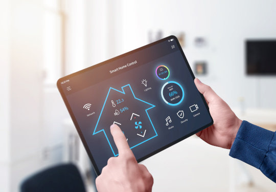 Tablet mit Smart-Home-Bedienungselementen